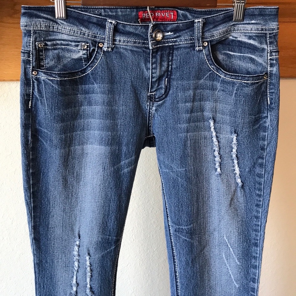 Red Rivet Distressed Cropped Jeans - Picture 4 of 16